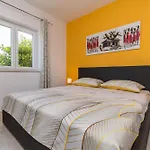 Piveta Apartment *